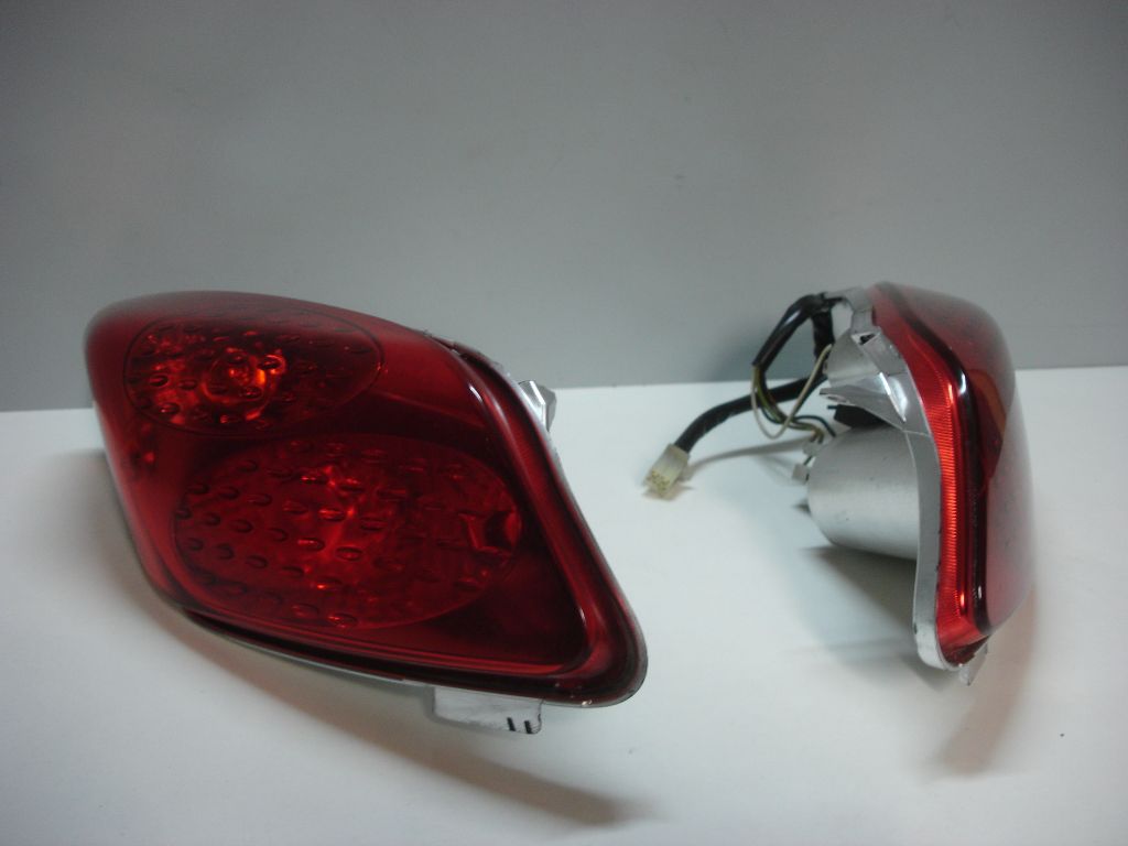ΦΑΝΑΡΙΑ ΠΙΣΩ YAMAHA X-MAX 250 2008