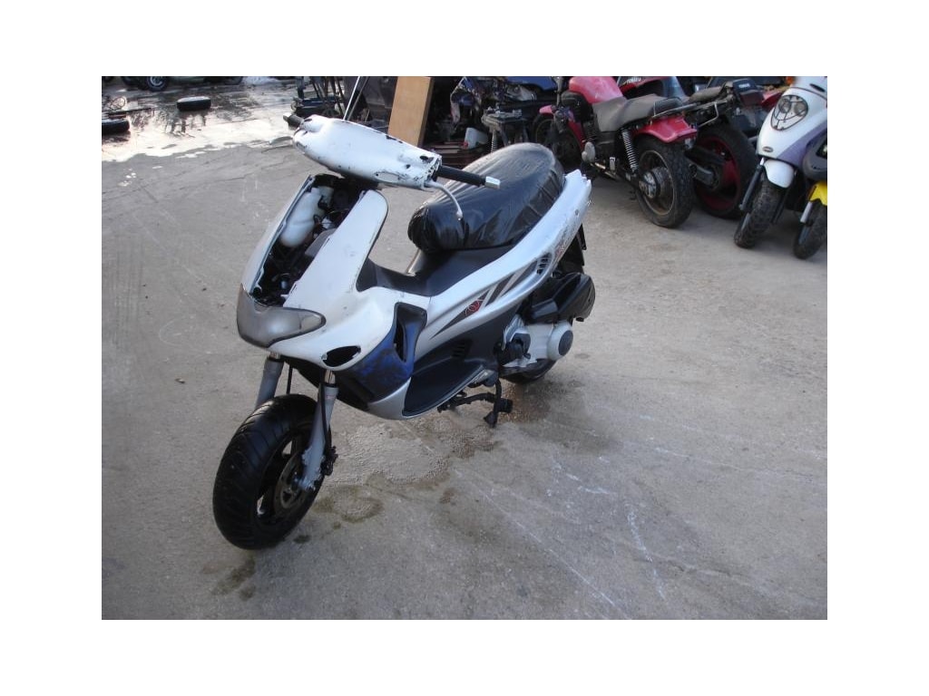 Ανταλλακτικά για GILERA RUNNER VXR 200 2000